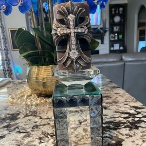 DESIGNER CANDLE ON GLASS PEDESTAL